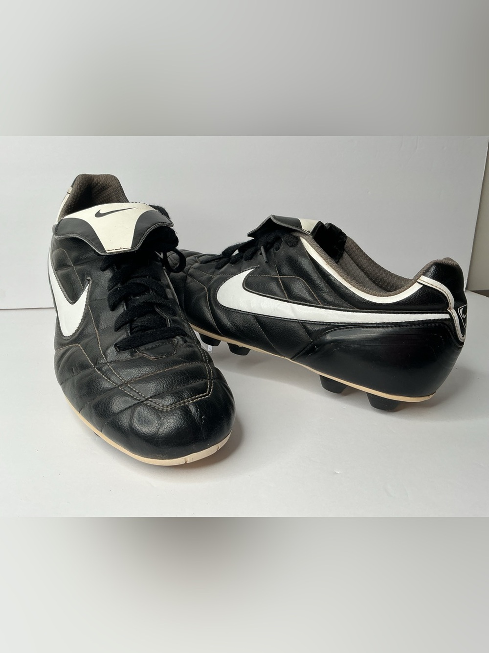 Nike Tiempo Soccer Cleats Black White Leather Size 12